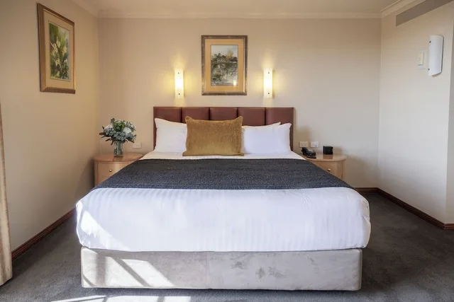 Suite, King Bed, Courtyard Area، Country Club Tasmania 2/4