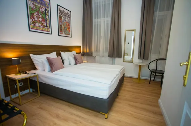 Classic, Double Bed, Pension Central 3/4