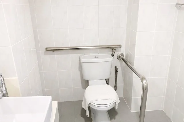 Capsule, Female Only, 4 Beds, Bunk Bed, No Window، A Hotel Desker 3/5