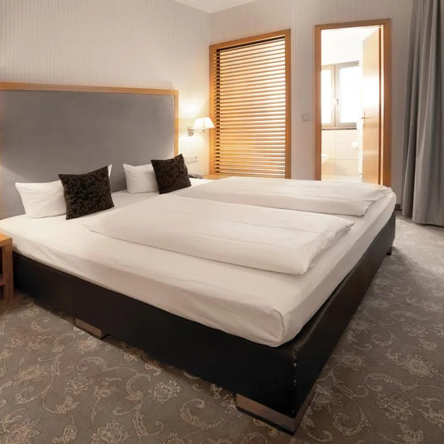 غرفة صغيرة بسرير كينج، Townhouse Hotel 1/4