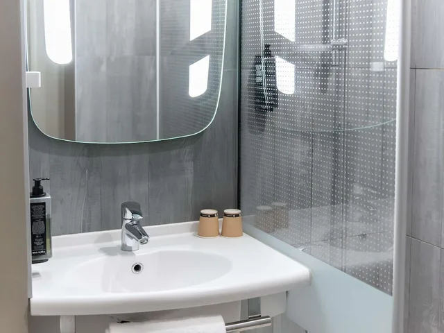 غرفة بسريرين منفصلين، Ibis Lyon Nord 8/10