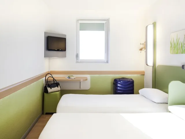 غرفة بسريرين منفصلين، Ibis Budget London Hounslow 4/10