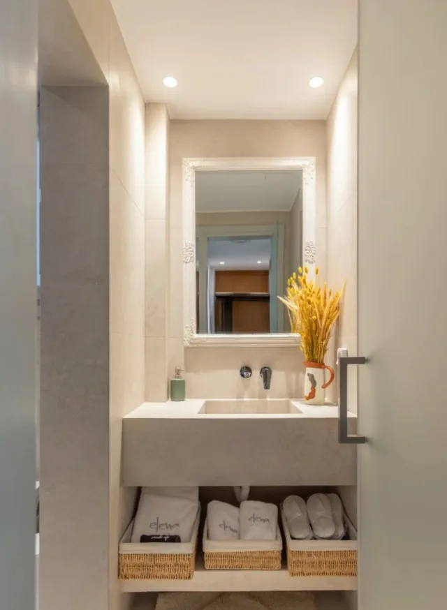 غرفة رباعية، Elena Hotel 6/7