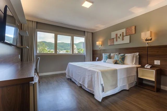غرفة سوبيريور بسرير كينج وسرير فردي بإطلالة على الحديقة، Hotel Villa Fiori 1/3