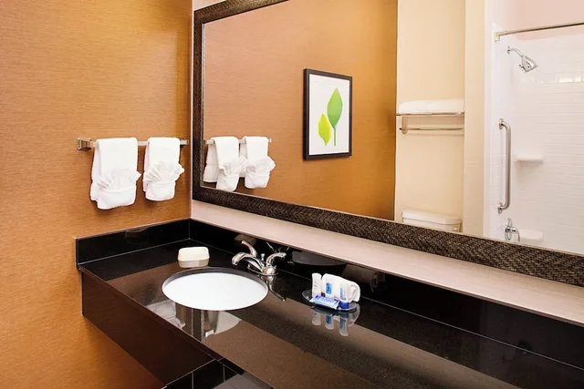 جناح بسرير كينج مع أريكة، Fairfield Inn Suites By Marriott San Antonio Seaworld 3/6