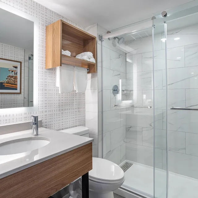 غرفة بسرير كينج وسريرين كوين، Hampton Inn by Hilton Montreal East Anjou 3/3