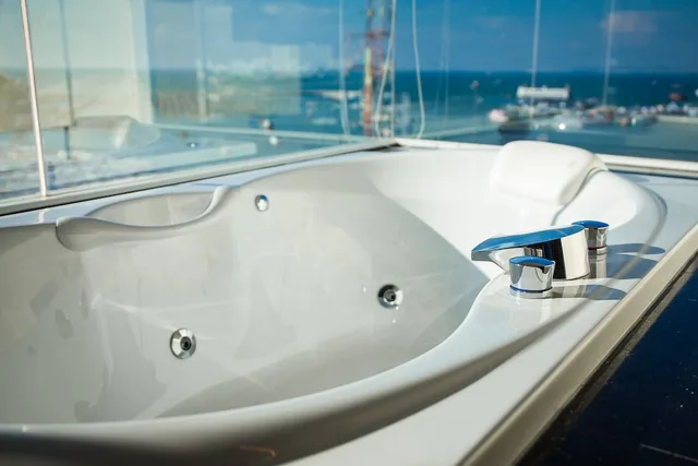 Ocean, Premium, Deluxe, King Bed، Balihai Bay Pattaya 3/4