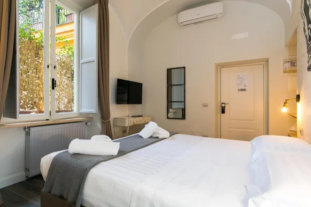 غرفة ديلوكس بسرير كوين، Trevi Contemporary Suite 3/10
