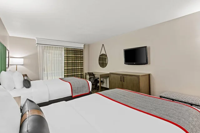 غرفة قياسية بسريرين مزدوجين بشرفة، Lumber Jack Lodge, Ascend Hotel Collection 3/9