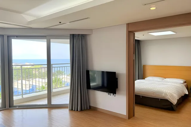 Village, Premier, Suite, Double Bed, Ocean View, Kitchen، Sono Calm Jeju 1/1