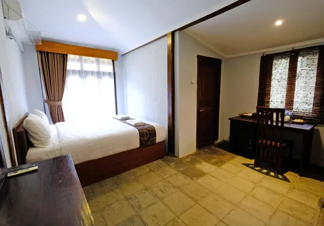 Deluxe, Twin Beds, The Nalaya Hotel & Resto 9/10