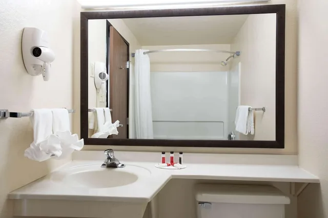 غرفة قياسية بسرير كوين لذوي الإعاقة، Super 8 By Wyndham Cheyenne Wy 8/10