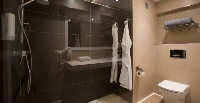 غرفة بسرير كينج بإطلالة على المسبح بشرفة، Las Gaviotas Suites Hotel 3/4