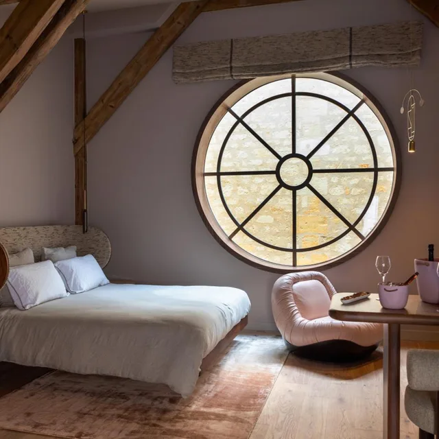 So Chic, Suite, King Bed، Yndo Hotel 5/10
