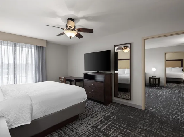 2 Bedrooms, Suite, 1 King and 2 Queen Beds, 2 Bathrooms، Homewood Suites By Hilton Akron Fairlawn Oh 4/9