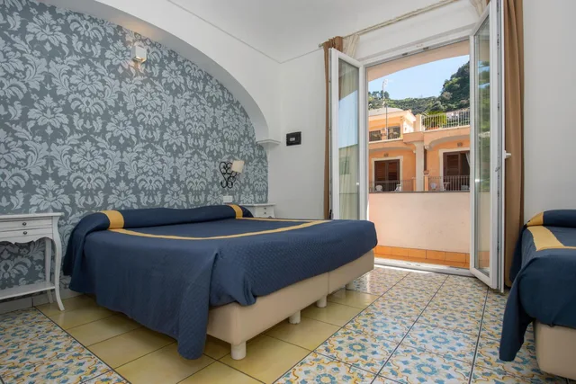 غرفة قياسية ثلاثية، Hotel Settebello 2/6