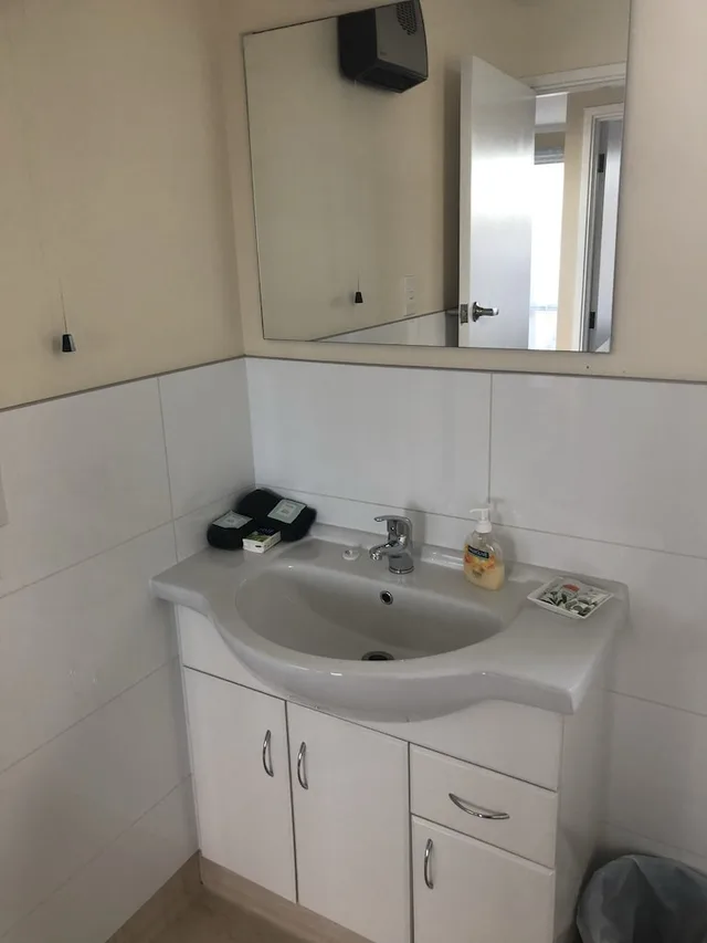 شقة بسرير كينج بغرفة نوم واحدة، Monarch Motel 2/3
