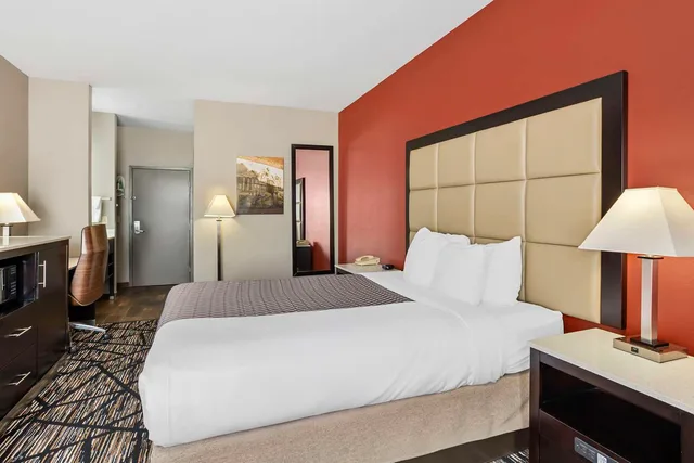 غرفة بسرير كوين مع أريكة يُسمح فيها بالحيوانات الأليفة، Best Western Carlisle 2/3