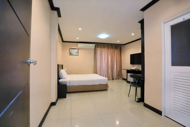 غرفة قياسية بسرير كينج، Triton Place 7/10