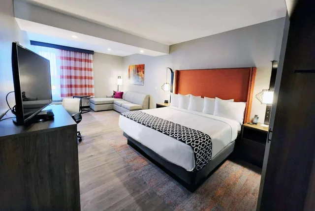 Suite, King Bed, Sofa, La Quinta Inn & Suites by Wyndham Pflugerville 1/4