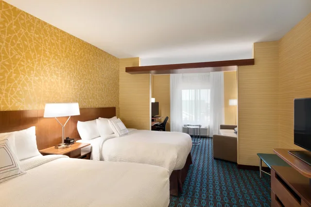 Studio, 2 Queen Beds, Sofa, Fairfield Inn And Suites By Marriott Lancaster East At the Outlets 1/2