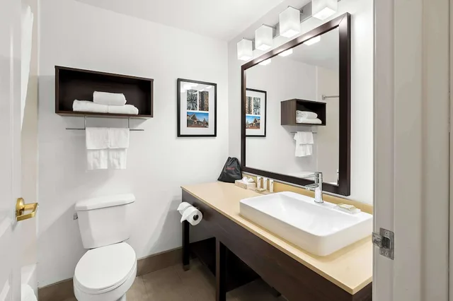 غرفة بسريرين كوين، Country Inn & Suites by Radisson, Columbia Airport, SC 4/6