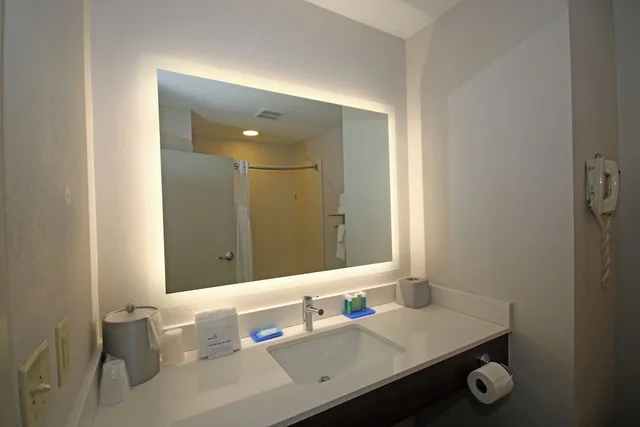 جناح بسريرين كوين مع أريكة، Holiday Inn Express Hotel Suites Greensboro East 3/3