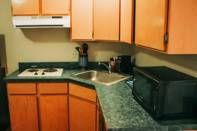 جناح بسرير كينج بمطبخ صغير، Rodeway Inn & Suites Lake Havasu City 3/3
