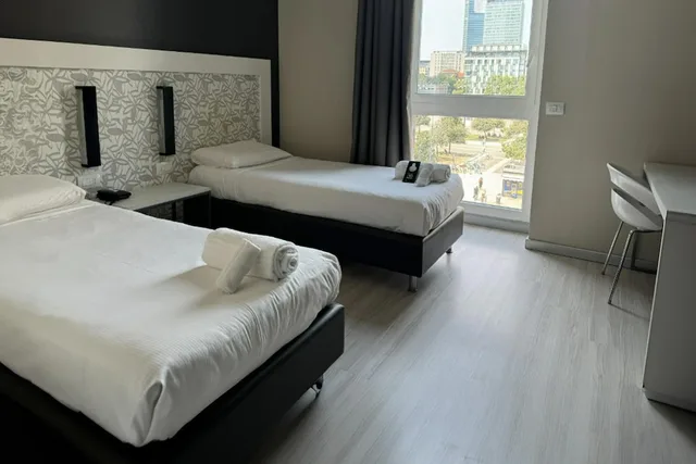 غرفة قياسية بسريرين منفصلين، B&B Hotel Milano Aosta 5/10