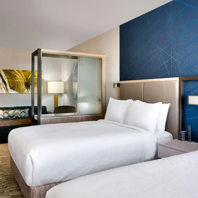 جناح بسرير كوين مع سرير سحّاب إضافي لذوي الإعاقة، SpringHill Suites by Marriott Cottonwood 3/10