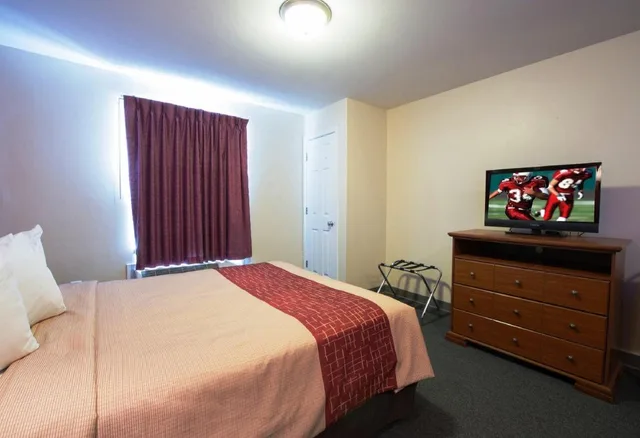 جناح بسرير كينج لذوي الإعاقة، Red Roof Inn And Suites Dickinson 3/8