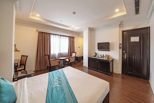 غرفة بريميير بسرير كينج بإطلالة على النهر، Ibiza Riverfront Hotel Da Nang 1/4