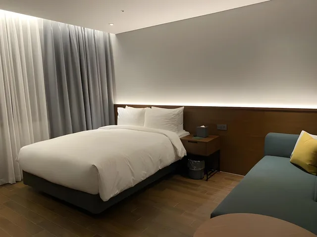 Deluxe, Single, King Bed, The Marevo 1/2