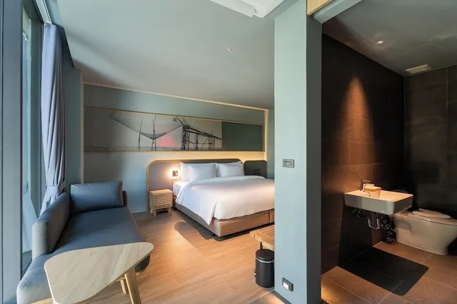 Universal, King Bed، The Signature Hotel Airport 2/2