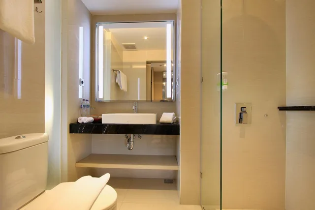 غرفة ديلوكس بسرير مزدوج أو سريرين منفصلين بشرفة، Ohana Hotel Kuta 8/10