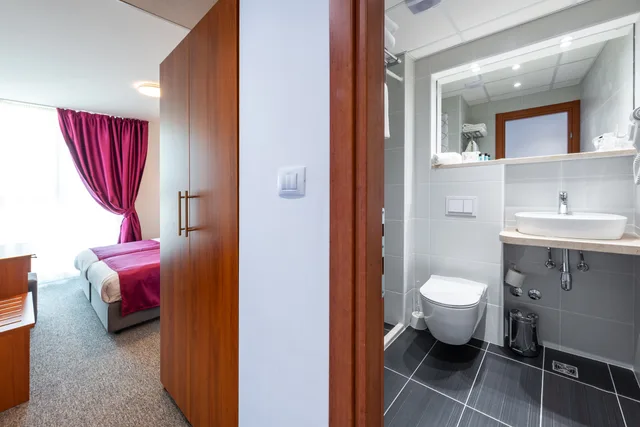 Standard, Double or Twin Bed, Sea Side, Annex، Hotel Komodor 3/3