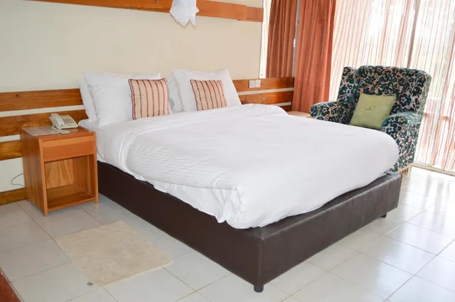 Deluxe, Golf Hotel Kakamega 5/10