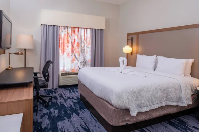 جناح بسرير كينج مع أريكة، Fairfield Inn Suites By Marriott High Point Archdale 1/3