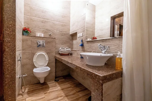 Deluxe, King Bed, No Window، All Seasons Homestay 2/3
