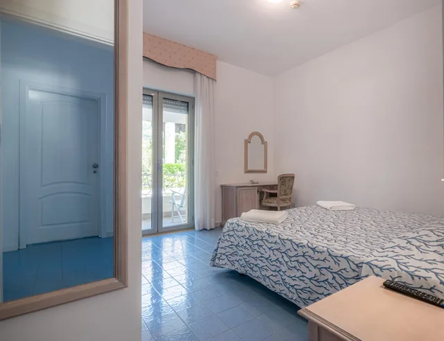 غرفة بسرير مزدوج بإطلالة على الحديقة، Hotel Poseidon 4/10