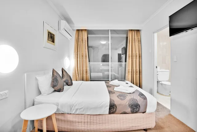 جناح، Carlton Lygon Lodge 3/8