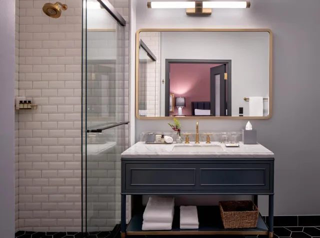 Suite, King Bed, Street View، The Eliza Jane, Autograph Collection 2/3