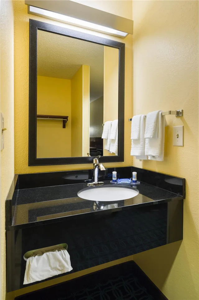 جناح بسرير كينج مع أريكة، Best Western Allentown Bethlehem Lehigh Valley Inn & Suites 1/1