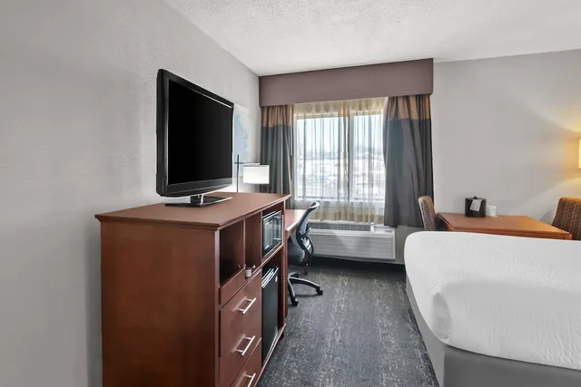 غرفة بسريرين كوين لذوي الإعاقة، Clarion Inn North Haven - New Haven North 3/4