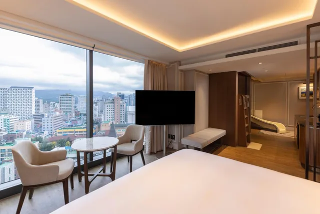 غرفة عائلية بسرير كينج وسرير بطابقين، The Ambassador Seoul - A Pullman Hotel 5/14