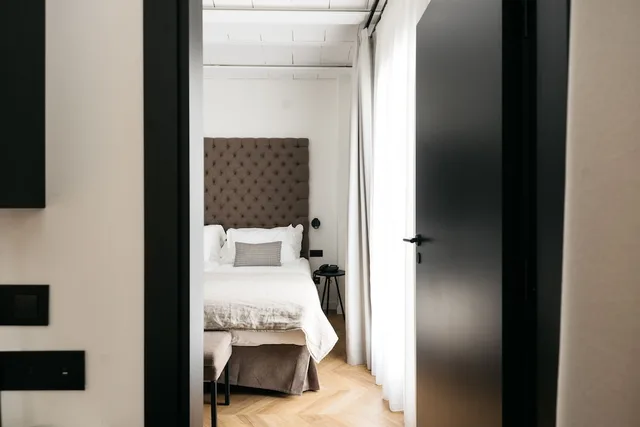 غرفة متصلة عائلية رباعية بسرير كوين بغرفتي نوم، Boutique Hotel Petit Montision 2/4
