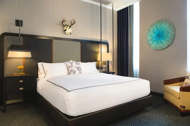 Room, King Bed, Exterior View, Kimpton Cardinal Hotel 2/5