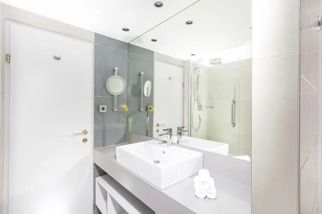 جناح تنفيذي بسرير كينج مع أريكة، Hilton Prague Old Town 2/3
