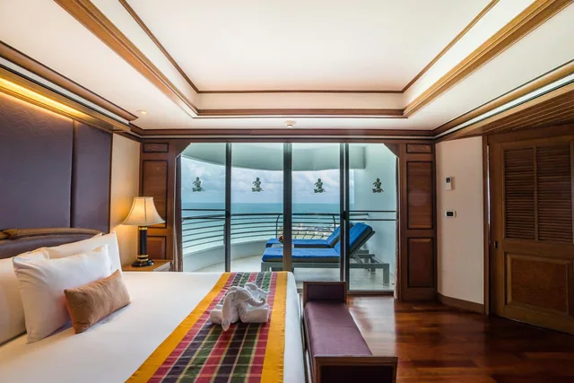 1 Bedroom, Regency, Suite, King Bed، Royal Cliff Grand Hotel 3/10