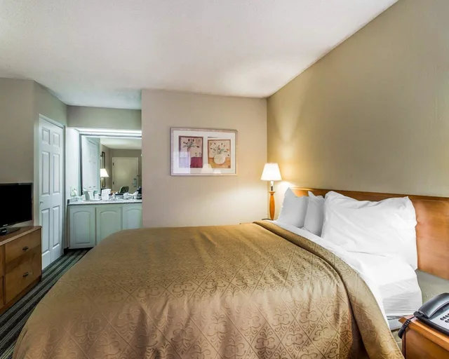 غرفة بسرير كوين، Quality Inn At the Mall - Valdosta 1/4
